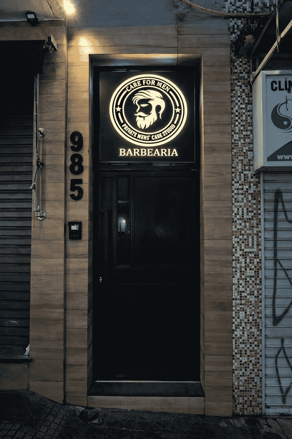 Entrada da barbearia Care For Men